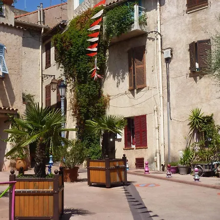 Logement Calme Proche Mer, 4 Personnes, St Aygulf Apartman