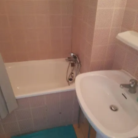 Logement Calme Proche Mer, 4 Personnes, St Aygulf *