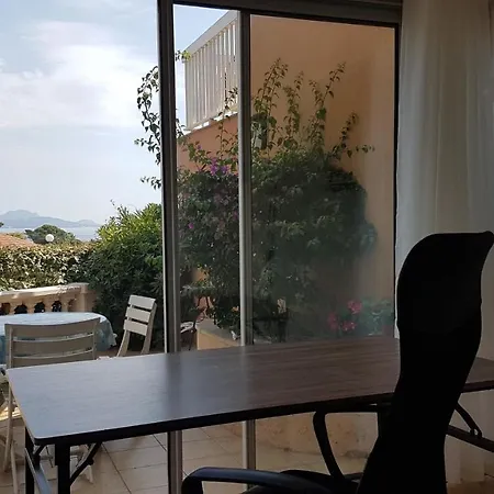Logement Calme Proche Mer, 4 Personnes, St Aygulf Apartman