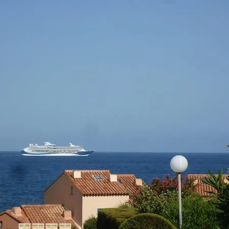 Logement Calme Proche Mer, 4 Personnes, St Aygulf Apartman